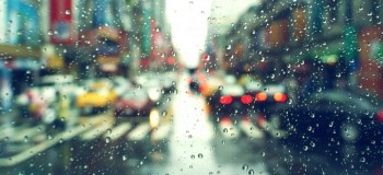 听雨滴落下的声音